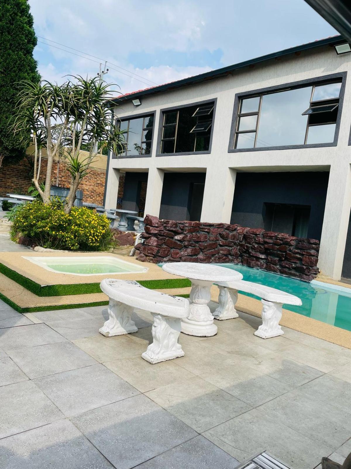 National Lodge Benoni Buitenkant foto
